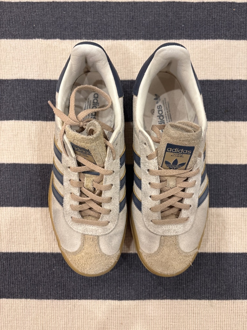 Adidas Gazelle US 7 (run big)